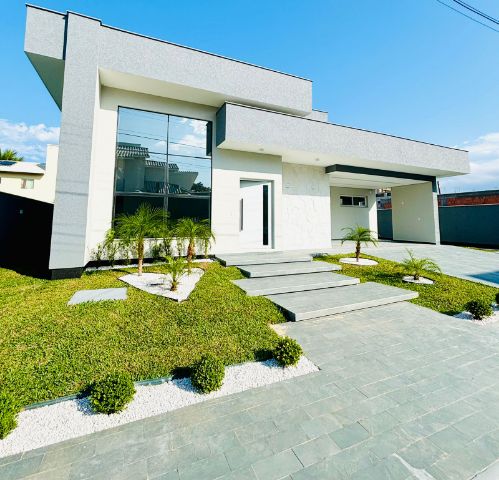 Casa com 530m² 31 quartos e 2 banheiros, à venda, no bairro Ingleses do Rio Vermelho em Florianópolis