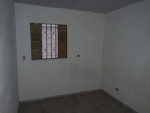 Casa com 12m² 1 quarto e 1 banheiro, para alugar, no bairro Vila Gilda em São Paulo