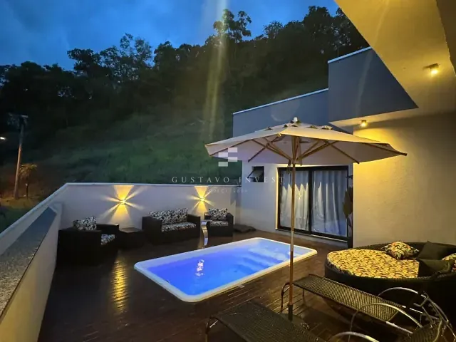 Casa 2 quartos e 3 banheiros, à venda, no bairro Bateas em Brusque