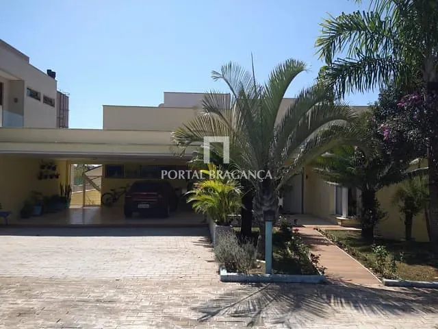 Casa com 533m² 5 quartos e 6 banheiros, à venda, no bairro Condomínio Residencial Fazenda Santa Helena em Bragança Paulista