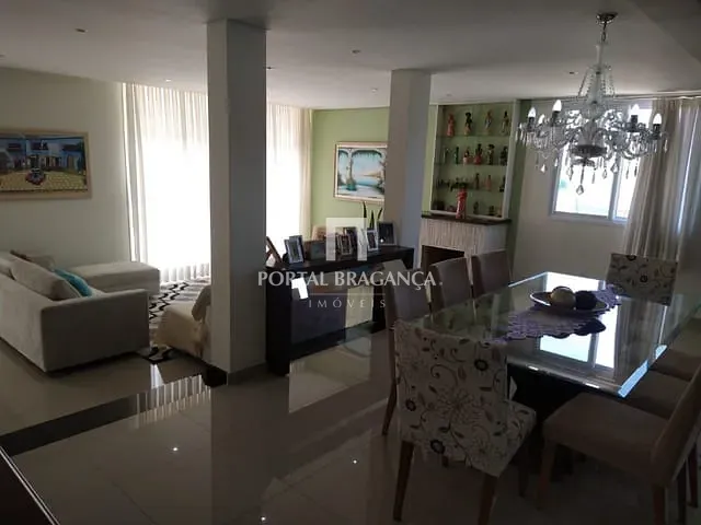 Casa com 533m² 5 quartos e 6 banheiros, à venda, no bairro Condomínio Residencial Fazenda Santa Helena em Bragança Paulista