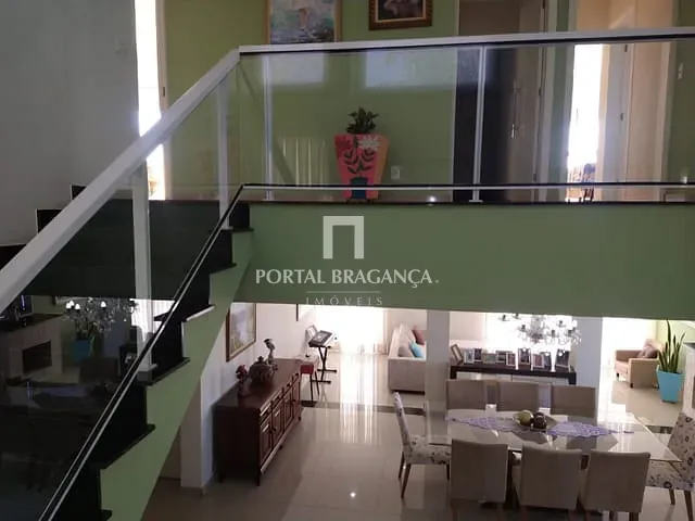 Casa com 533m² 5 quartos e 6 banheiros, à venda, no bairro Condomínio Residencial Fazenda Santa Helena em Bragança Paulista