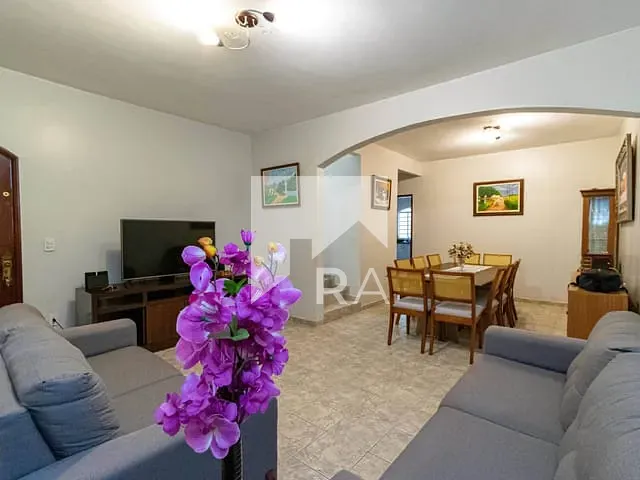 Casa com 270m² 4 quartos e 1 banheiro, à venda, no bairro Guará II em Brasília