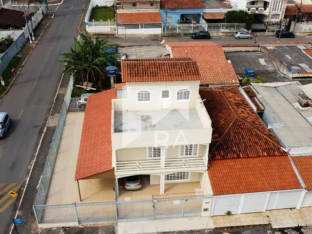 Casa com 270m² 4 quartos e 1 banheiro, à venda, no bairro Guará II em Brasília