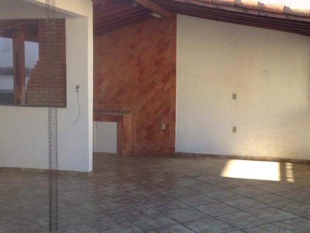 Casa com 250m² 4 quartos e 4 banheiros, à venda, no bairro São Mateus em Juiz de Fora