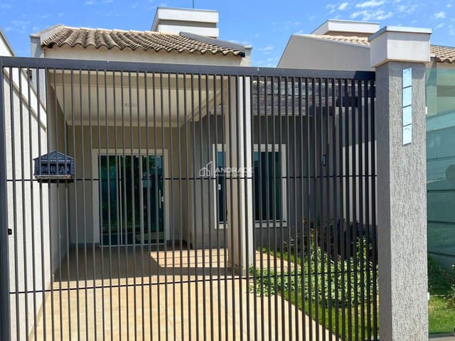 Casa 3 quartos e 2 banheiros, à venda, no bairro interlagos em Apucarana