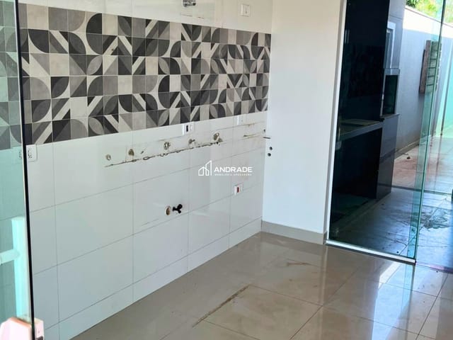 Casa 3 quartos e 2 banheiros, à venda, no bairro interlagos em Apucarana