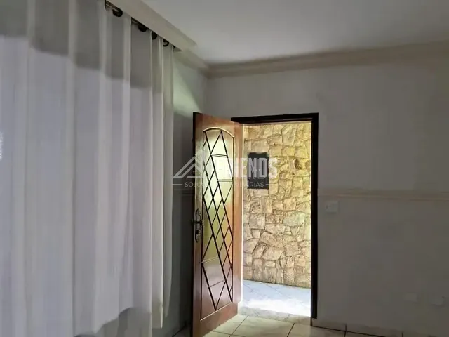 Casa com 240m² 4 quartos e 4 banheiros, para alugar, no bairro Jardim Parque Morumbi em São Paulo