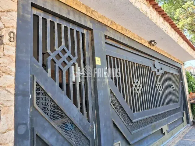 Casa com 240m² 4 quartos e 4 banheiros, para alugar, no bairro Jardim Parque Morumbi em São Paulo