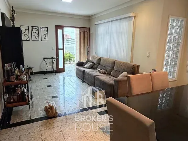 Casa 3 quartos e 4 banheiros, à venda, no bairro de Lourdes em Vitória