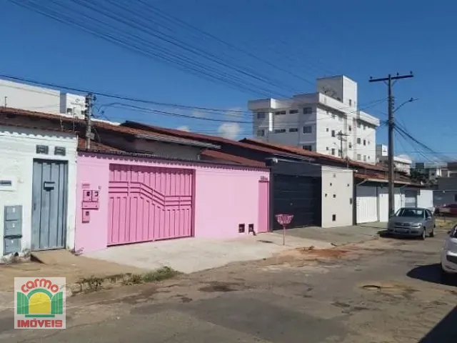 Casa com 300m² 5 quartos e 4 banheiros, à venda, no bairro Cidade Universitária em Anápolis