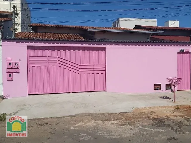 Casa com 300m² 5 quartos e 4 banheiros, à venda, no bairro Cidade Universitária em Anápolis