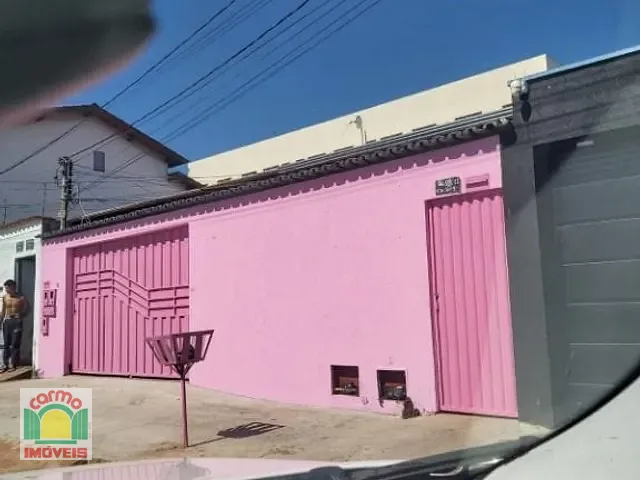 Casa com 300m² 5 quartos e 4 banheiros, à venda, no bairro Cidade Universitária em Anápolis