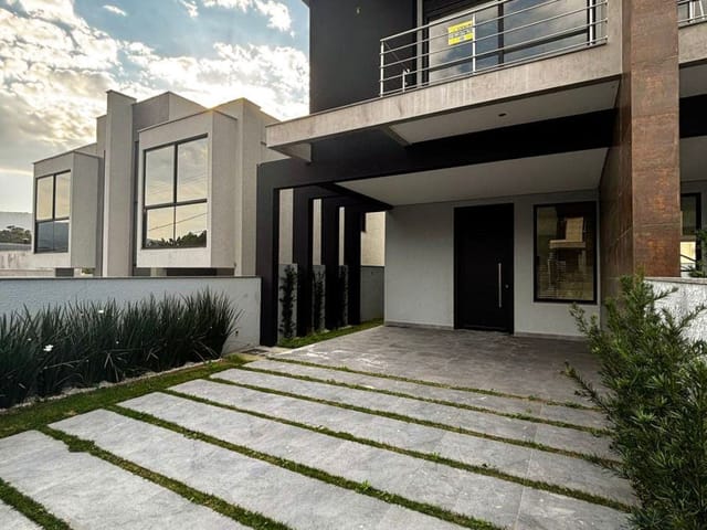 Casa com 200m² 3 quartos e 4 banheiros, à venda, no bairro São João do Rio Vermelho em Florianópolis