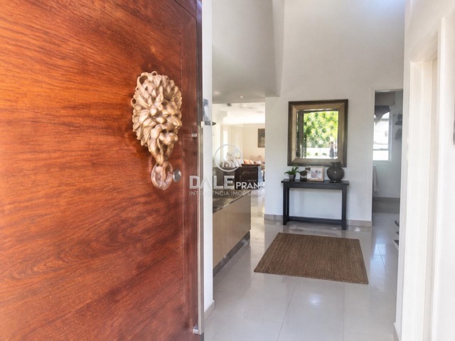 Casa com 400m² 4 quartos e 5 banheiros, à venda, no bairro Setor Habitacional Tororó (Jardim Botânico) em Brasília