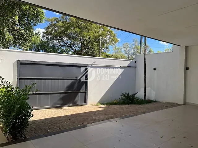 Casa com 400m² 3 quartos e 4 banheiros, à venda, no bairro Fabrício em Uberaba