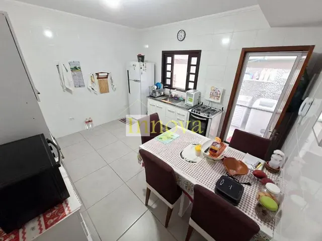 Casa 2 quartos e 3 banheiros, à venda, no bairro Indaiá em Caraguatatuba