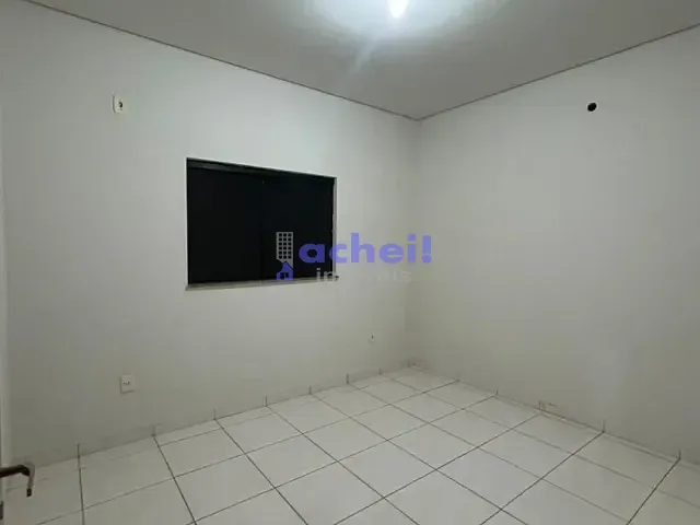 Casa 3 quartos e 2 banheiros, para alugar, no bairro Vila Adriana em Rondonópolis