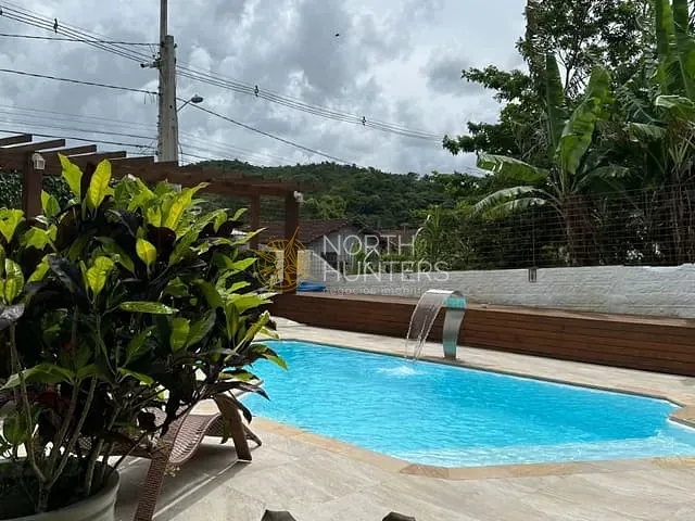 Casa com 5000m² 5 quartos e 2 banheiros, para alugar, no bairro Jurerê em Florianópolis