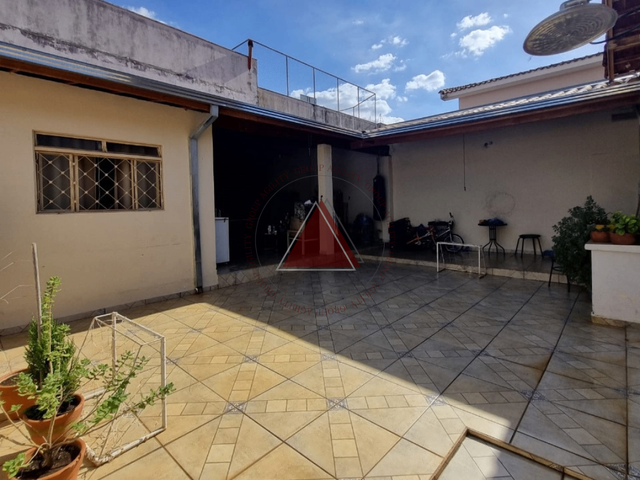 Casa com 300m² 3 quartos e 3 banheiros, à venda, no bairro São Joaquim/ Parque das Esmeraldas/ Jardim Derminio em Franca