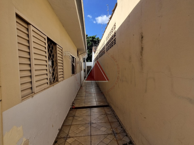 Casa com 300m² 3 quartos e 3 banheiros, à venda, no bairro São Joaquim/ Parque das Esmeraldas/ Jardim Derminio em Franca