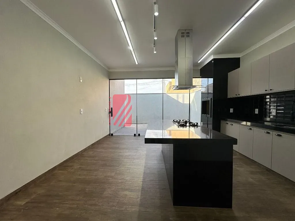 Casa com 3 quartos à venda, 132m² — foto 2 de 18
