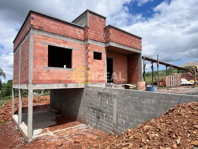 Casa 3 quartos e 1 banheiro, à venda, no bairro Santa Terezinha em Concórdia