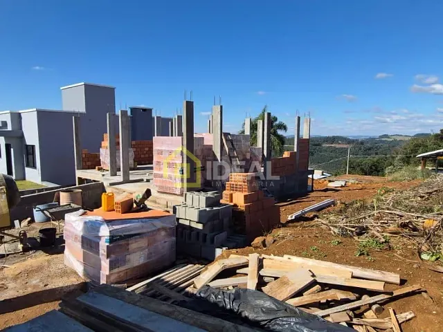 Casa 3 quartos e 1 banheiro, à venda, no bairro Santa Terezinha em Concórdia