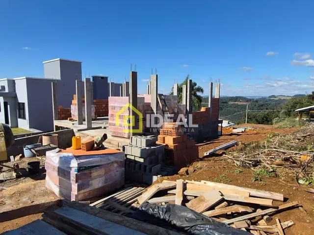 Casa 3 quartos e 1 banheiro, à venda, no bairro Santa Terezinha em Concórdia