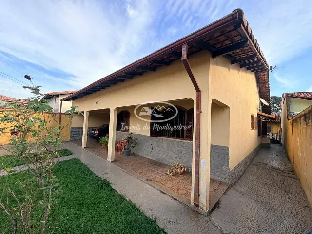 Casa com 360m² 3 quartos e 2 banheiros, à venda, no bairro Morada da Colina em Resende