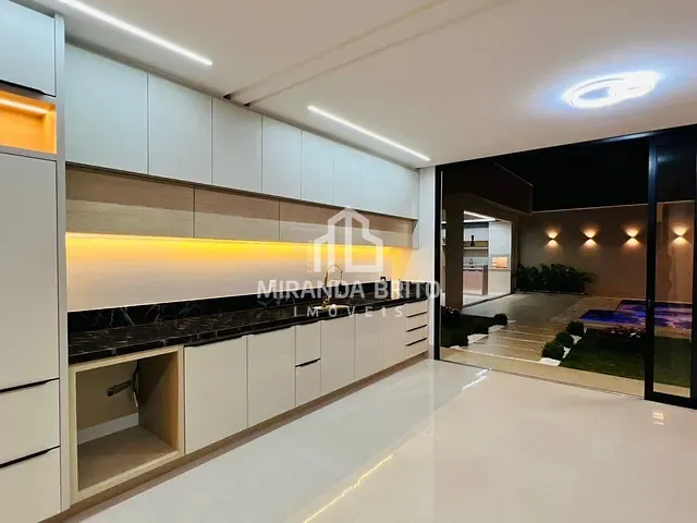 Casa 3 quartos e 4 banheiros, à venda, no bairro Parque Amazônia em Goiânia
