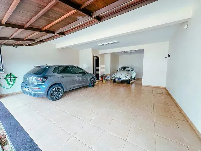 Casa 3 quartos e 3 banheiros, à venda, no bairro Primeiro de Maio em Brusque