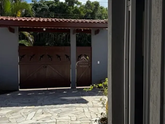 Sobrado com 360m² 4 quartos e 5 banheiros, à venda, no bairro Boracéia em São Sebastião