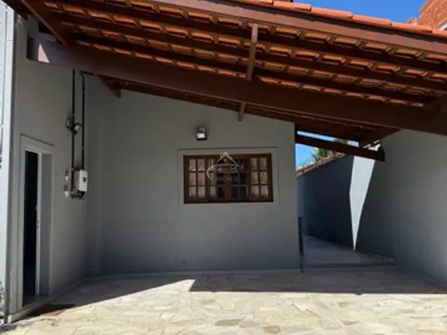 Sobrado com 360m² 4 quartos e 5 banheiros, à venda, no bairro Boracéia em São Sebastião