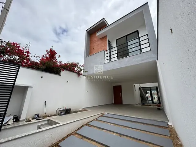 Casa 3 quartos e 4 banheiros, à venda, no bairro Village Santa Helena em Volta Redonda