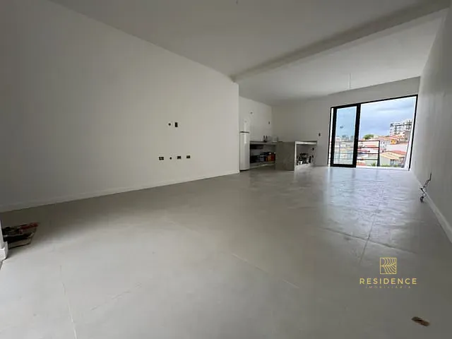 Casa 3 quartos e 4 banheiros, à venda, no bairro Village Santa Helena em Volta Redonda
