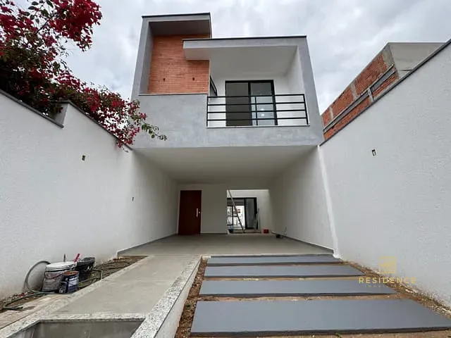 Casa 3 quartos e 4 banheiros, à venda, no bairro Village Santa Helena em Volta Redonda