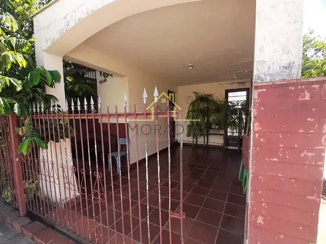 Casa com 200m² 5 quartos e 2 banheiros, à venda, no bairro Jardim Três Rosas em Guaxupé