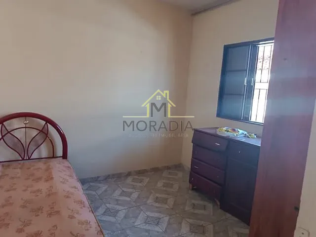 Casa com 200m² 5 quartos e 2 banheiros, à venda, no bairro Jardim Três Rosas em Guaxupé