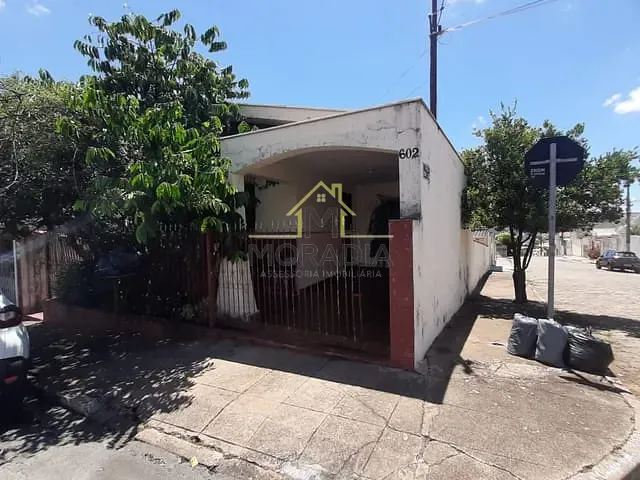 Casa com 200m² 5 quartos e 2 banheiros, à venda, no bairro Jardim Três Rosas em Guaxupé