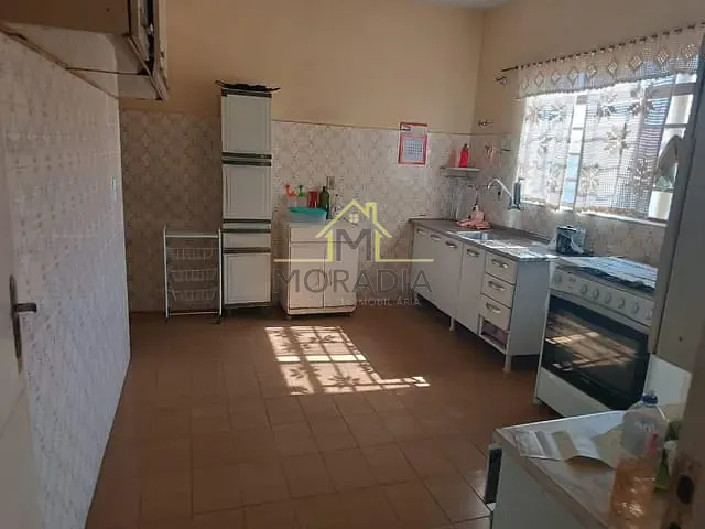 Casa com 200m² 5 quartos e 2 banheiros, à venda, no bairro Jardim Três Rosas em Guaxupé