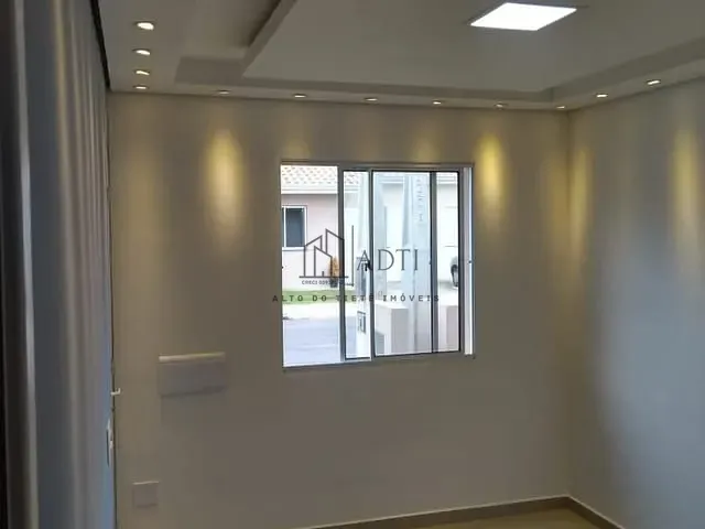 Casa 2 quartos e 1 banheiro, à venda, no bairro Jardim Layr em Mogi das Cruzes