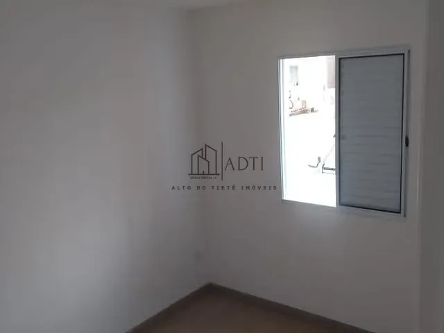 Casa 2 quartos e 1 banheiro, à venda, no bairro Jardim Layr em Mogi das Cruzes