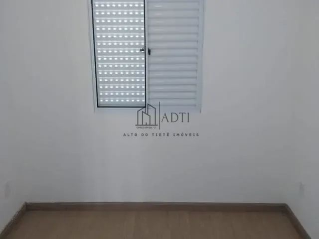 Casa 2 quartos e 1 banheiro, à venda, no bairro Jardim Layr em Mogi das Cruzes