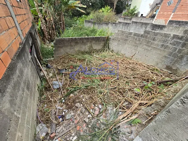 Casa com 200m² 2 quartos e 1 banheiro, à venda, no bairro Jardim Santo Antônio da Boa Vista em Jacareí