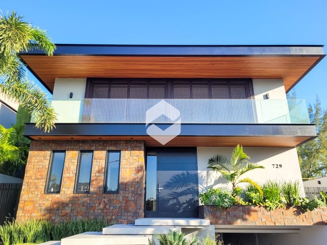 Casa com 638m² 5 quartos e 9 banheiros, à venda, no bairro Barra da Tijuca em Rio de Janeiro