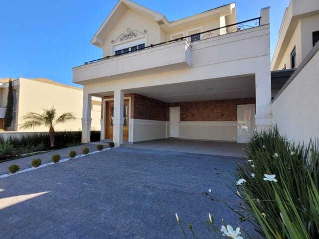 Casa com 300m² 4 quartos e 4 banheiros, à venda, no bairro Colônia Dona Luíza em Ponta Grossa