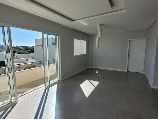 Casa com 300m² 4 quartos e 4 banheiros, à venda, no bairro Colônia Dona Luíza em Ponta Grossa