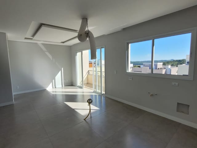 Casa com 300m² 4 quartos e 4 banheiros, à venda, no bairro Colônia Dona Luíza em Ponta Grossa