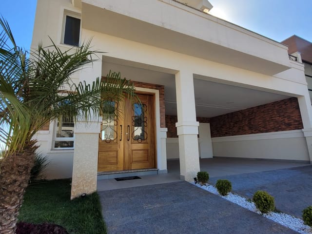 Casa com 300m² 4 quartos e 4 banheiros, à venda, no bairro Colônia Dona Luíza em Ponta Grossa